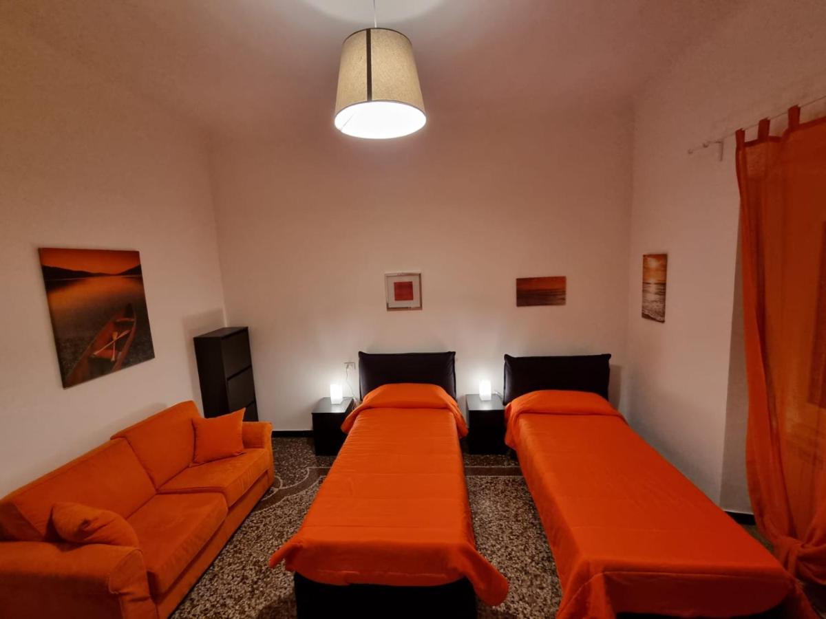 Wow Home 2 - 175 Mq - Posteggio Privato - Davanti Porto Traghetti - Fino A 10 Posti Letto - Balcone Genoa Exterior photo