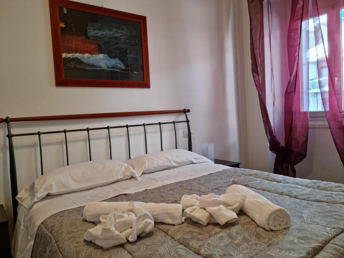 Wow Home 2 - 175 Mq - Posteggio Privato - Davanti Porto Traghetti - Fino A 10 Posti Letto - Balcone Genoa Exterior photo
